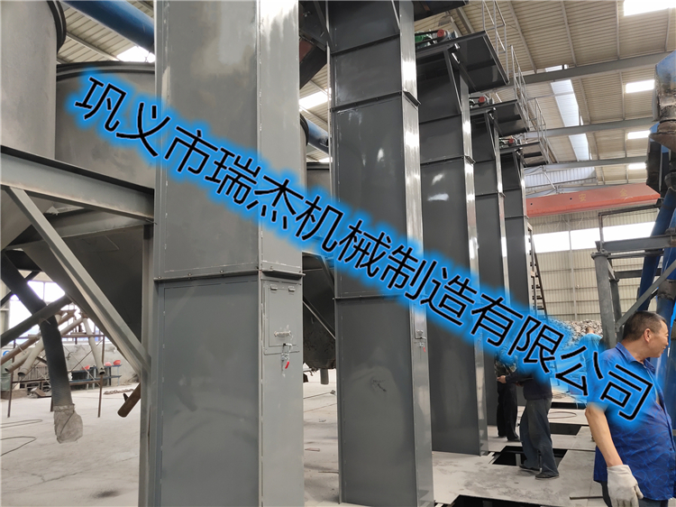斗式提升機(jī)用戶(hù)現(xiàn)場(chǎng)